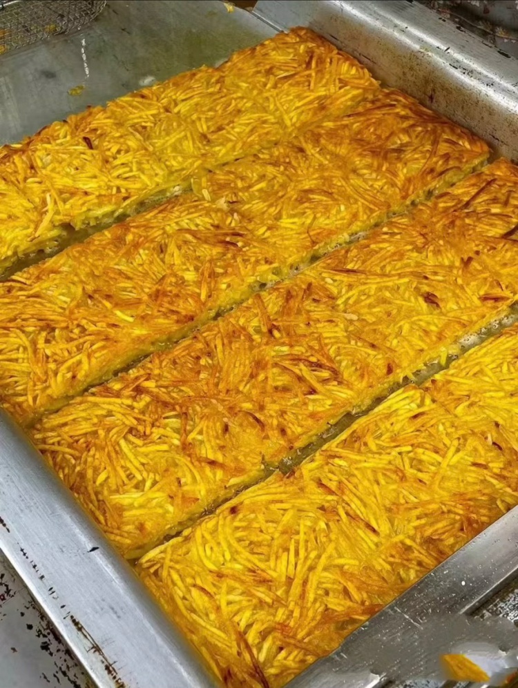 图片[2]-黄金土豆饼技术配方视频教程做法铁板土豆丝饼糕摆摊商用小吃培训-淘配方